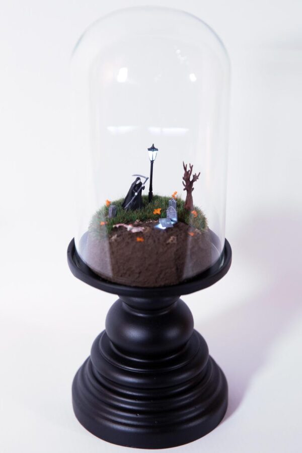 Grim reaper haunted diorama - Image 2