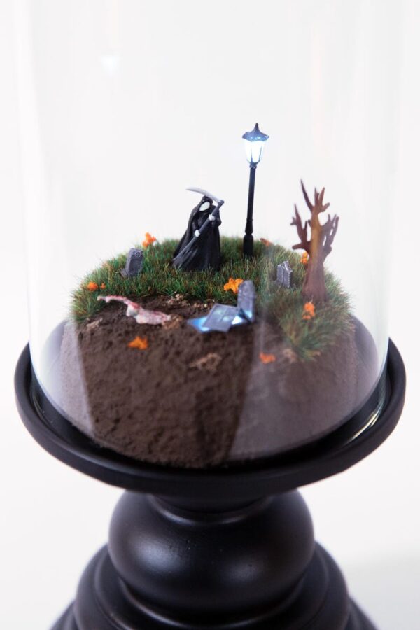 Grim reaper haunted diorama - Image 11