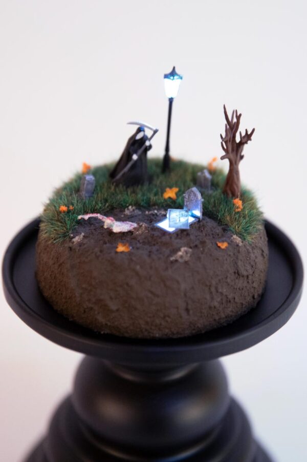 Grim reaper haunted diorama - Image 9