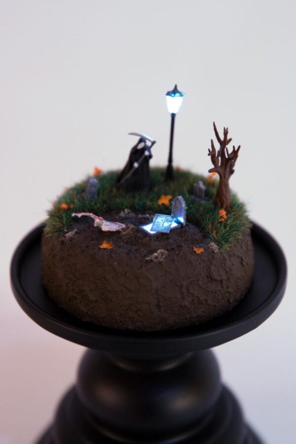 Grim reaper haunted diorama - Image 8