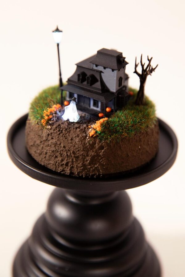 Pumpkin Ghost Haunted House diorama - Image 8