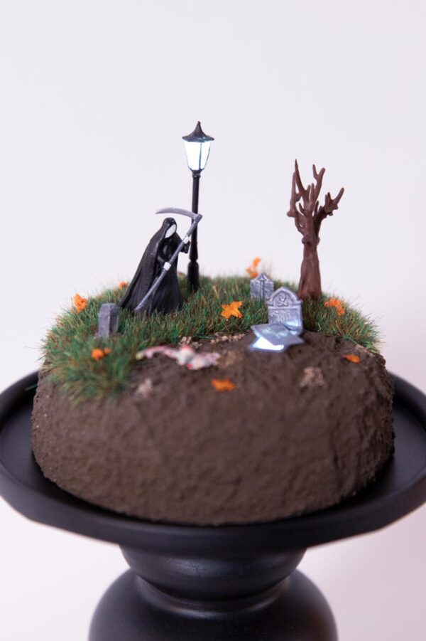 Grim reaper haunted diorama - Image 5